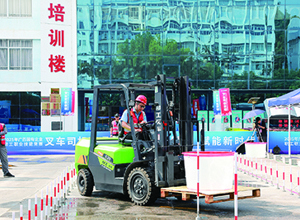 柳工職工在全區國有企業職工職業技能競賽中斬獲佳績