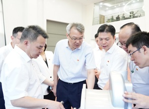 共謀發(fā)展 | 廣西投資集團(tuán)黨委書記、董事長(zhǎng)周煉一行到訪柳工