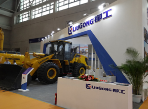 柳工在“渝洽會”上展風采