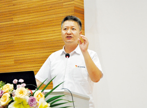 黃海波在2018年度質量月表彰會上強調：從心開始，讓客戶滿意，讓柳工揚名！