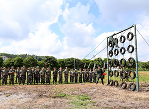 柳工開展國防教育軍事日活動