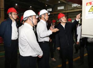 張慶偉率全國人大常委會執法檢查組到柳工開展特種設備安全法執法檢查