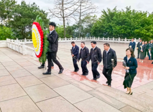 集團機關黨支部開展“緬懷革命先烈，弘揚民族精神”清明祭掃主題黨日活動
